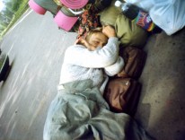 1992.07 - Góry Stołowe - Gorce - odpoczynek na perownie .jpg