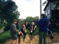 1998.06.29-07.18 - Bronkowice, oboz SZDH-y - we wsi pod sklepem ;-)