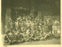 1946 - Baszowice - Kurs Drużynowych - Obóz, podwórko dworskie