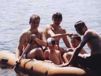 2003.07.03-20 - Męcikał, Obóz SZDH Gniazdo, relaks w pontonie